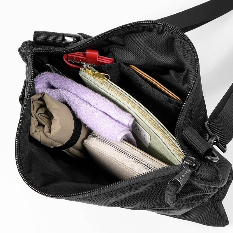ケルティ KELTY ショルダーバッグ アーバン フラット ポーチ URBAN FLAT POUCH SM サコッシュ ミニバッグ メンズ レディース 斜め掛け アウトドア 軽量 ロゴ 2026年秋冬 新作 32592419 | ブランド [正規取扱店]