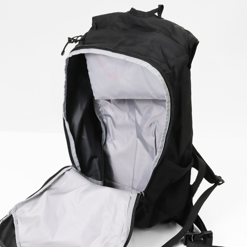 【未使用】SALOMON TRAILBLAZER 20 バックパック Amazon.com: Salomon Unisex Trailblazer 20, Hiking & Trekking