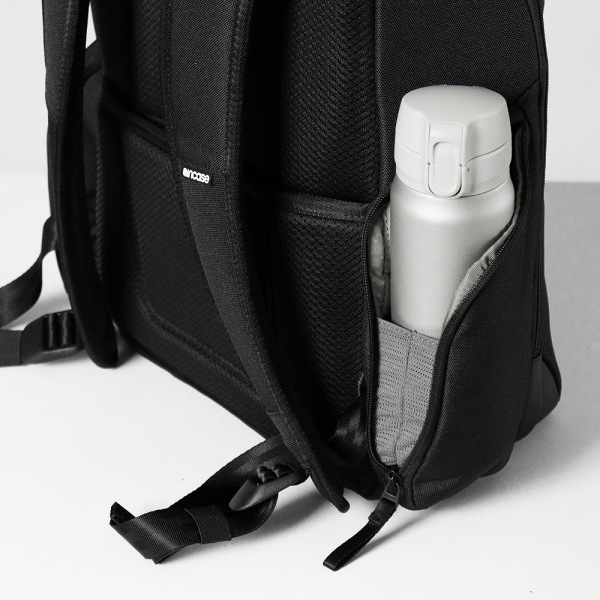 インケース Incase バックパック A.R.C. Daypack エーアルーシー デイパック リュックサック メンズ 20L ブラック INCO100684-BLK / 137213053005 | ブランド [正規取扱店]