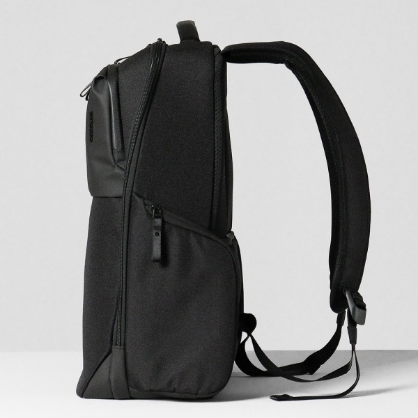 インケース Incase バックパック A.R.C. Daypack エーアルーシー デイパック リュックサック メンズ 20L ブラック INCO100684-BLK / 137213053005 | ブランド [正規取扱店]