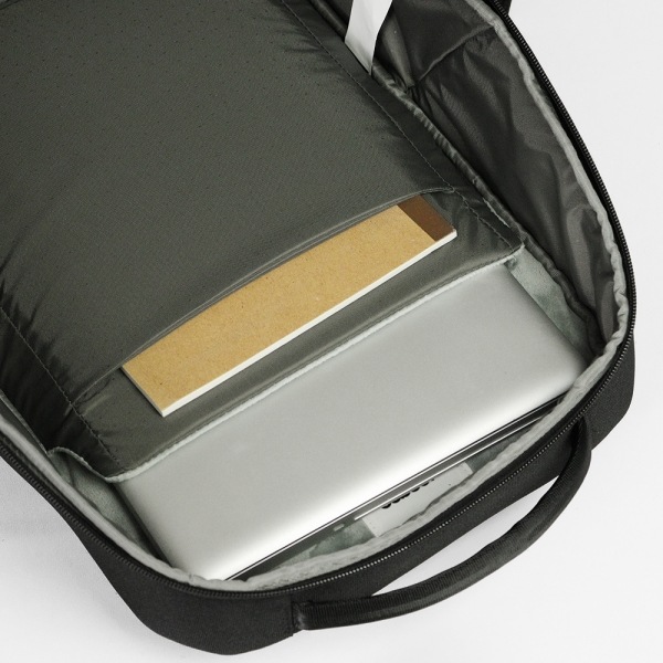 インケース Incase バックパック A.R.C. Daypack エーアルーシー デイパック リュックサック メンズ 20L ブラック INCO100684-BLK / 137213053005 | ブランド [正規取扱店]