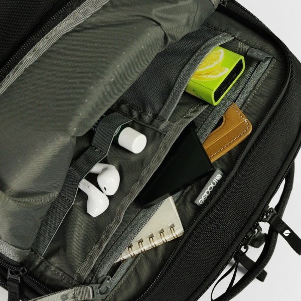 インケース Incase バックパック A.R.C. Commuter Pack エーアルーシー コミューターパック リュックサック メンズ 23L ブラック INCO100683-BLK / 137213053003 | ブランド [正規取扱店]