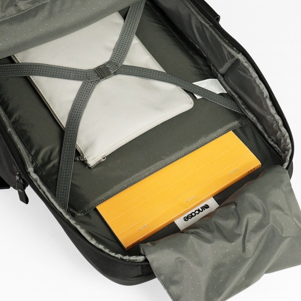 インケース Incase バックパック A.R.C. Commuter Pack エーアルーシー コミューターパック リュックサック メンズ 23L ブラック INCO100683-BLK / 137213053003 | ブランド [正規取扱店]