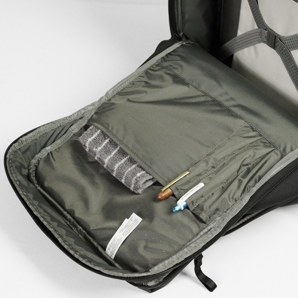 インケース Incase バックパック A.R.C. Commuter Pack エーアルーシー コミューターパック リュックサック メンズ 23L ブラック INCO100683-BLK / 137213053003 | ブランド [正規取扱店]