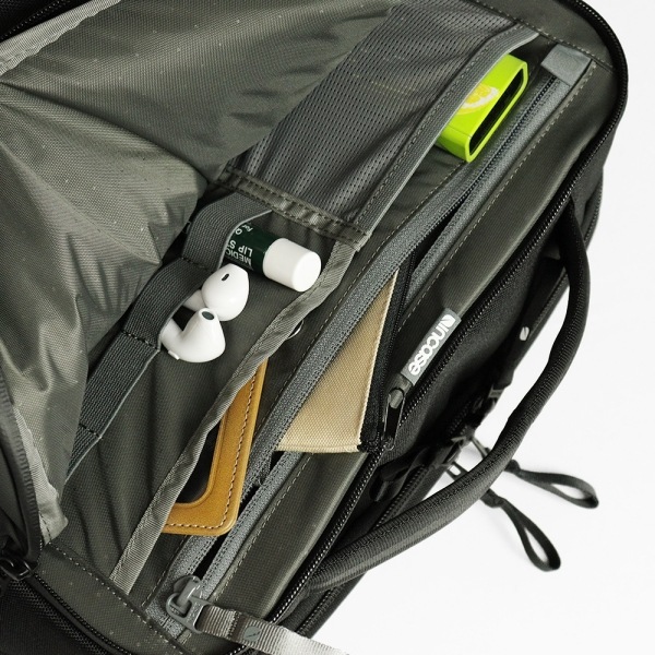 インケース Incase バックパック A.R.C Travel Pack エーアルーシー