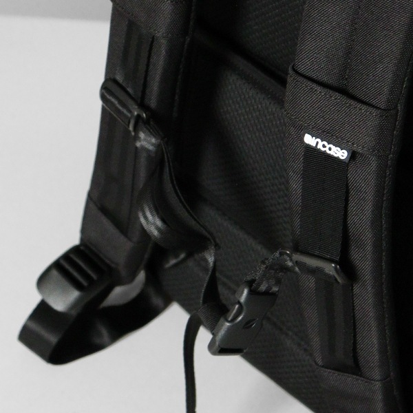 インケース Incase バックパック A.R.C Travel Pack エーアルーシー トラベルパック リュックサック メンズ 27L ブラック INCO100682-BLK / 137213053001 | ブランド [正規取扱店]