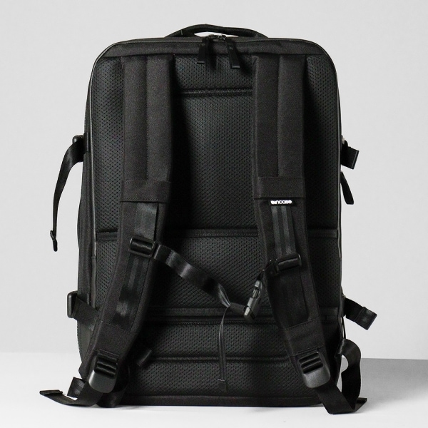 インケース Incase バックパック A.R.C Travel Pack エーアルーシー トラベルパック リュックサック メンズ 27L ブラック INCO100682-BLK / 137213053001 | ブランド [正規取扱店]