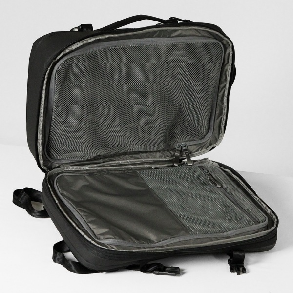 インケース Incase バックパック A.R.C Travel Pack エーアルーシー トラベルパック リュックサック メンズ 27L ブラック INCO100682-BLK / 137213053001 | ブランド [正規取扱店]