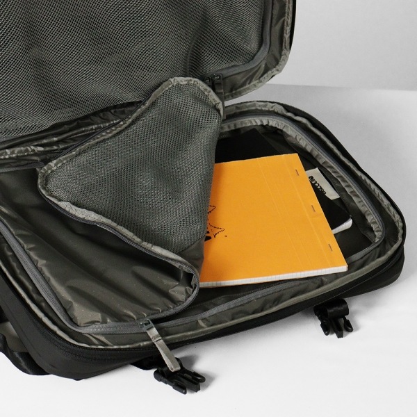 インケース Incase バックパック A.R.C Travel Pack エーアルーシー トラベルパック リュックサック メンズ 27L ブラック INCO100682-BLK / 137213053001 | ブランド [正規取扱店]