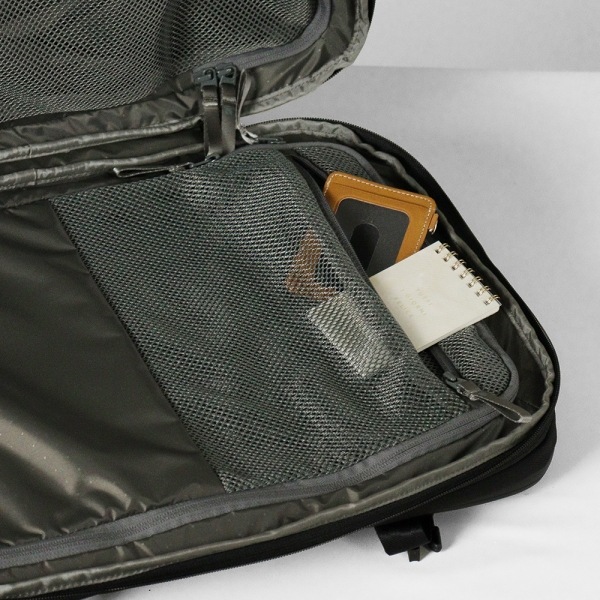 インケース Incase バックパック A.R.C Travel Pack エーアルーシー トラベルパック リュックサック メンズ 27L ブラック INCO100682-BLK / 137213053001 | ブランド [正規取扱店]