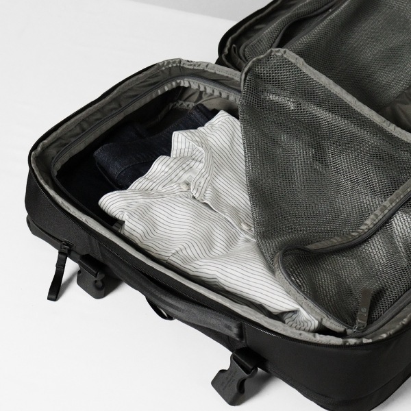インケース Incase バックパック A.R.C Travel Pack エーアルーシー トラベルパック リュックサック メンズ 27L ブラック INCO100682-BLK / 137213053001 | ブランド [正規取扱店]