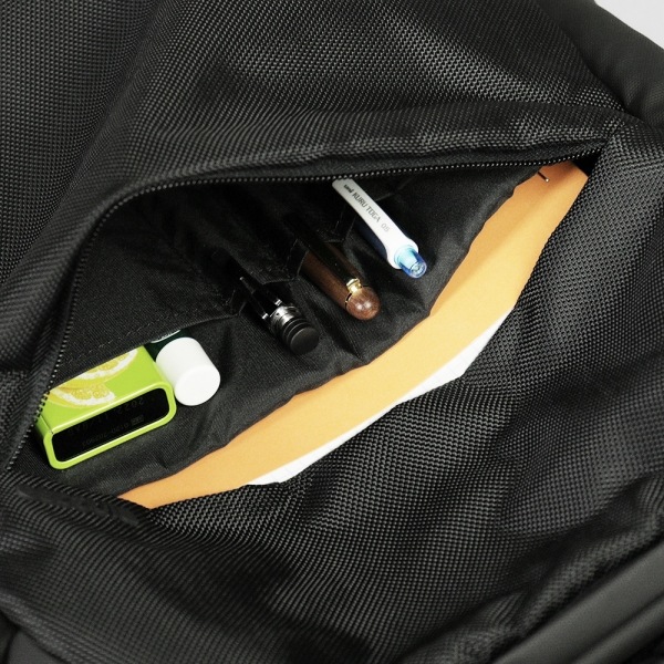 インケース Incase バックパック City Compact Backpack With 1680D コンパクト デイパック リュックサック メンズ 19L ブラック INBP100623-BLK / 137233053003 | ブランド [正規取扱店]