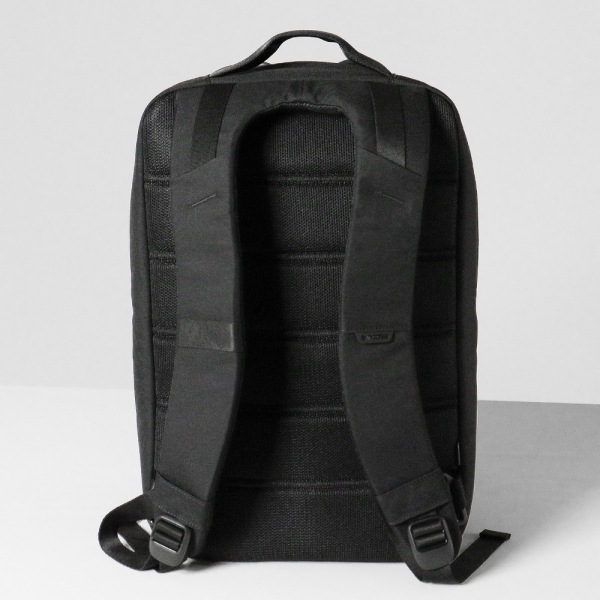 インケース Incase バックパック City Compact Backpack With CORDURA Nylon シティコンパクト コーデュラナイロン デイパック リュックサック メンズ 19L ブラック INBP100652-BLK / 137211053001 | ブランド [正規取扱店]