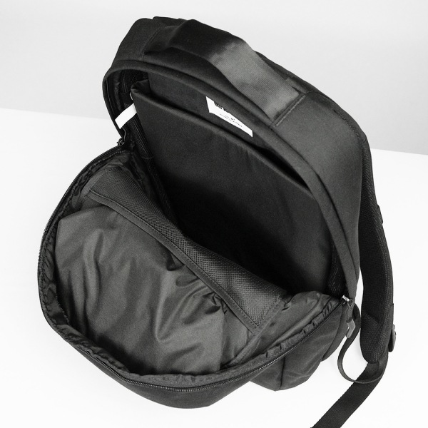 インケース Incase バックパック City Compact Backpack With CORDURA Nylon シティコンパクト コーデュラナイロン デイパック リュックサック メンズ 19L ブラック INBP100652-BLK / 137211053001 | ブランド [正規取扱店]