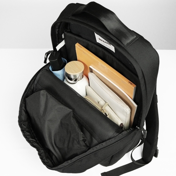 インケース Incase バックパック City Compact Backpack With CORDURA Nylon シティコンパクト コーデュラナイロン デイパック リュックサック メンズ 19L ブラック INBP100652-BLK / 137211053001 | ブランド [正規取扱店]