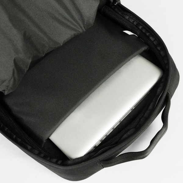 インケース Incase バックパック City Compact Backpack With CORDURA Nylon シティコンパクト コーデュラナイロン デイパック リュックサック メンズ 19L ブラック INBP100652-BLK / 137211053001 | ブランド [正規取扱店]