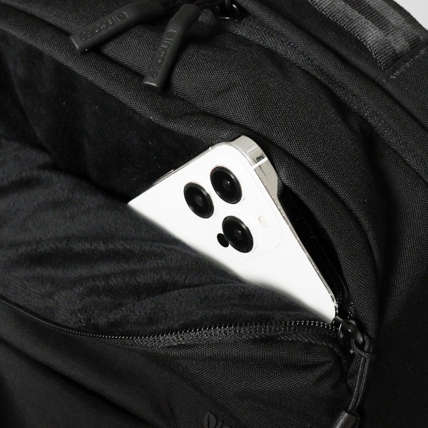 インケース Incase バックパック City Compact Backpack With CORDURA Nylon シティコンパクト コーデュラナイロン デイパック リュックサック メンズ 19L ブラック INBP100652-BLK / 137211053001 | ブランド [正規取扱店]