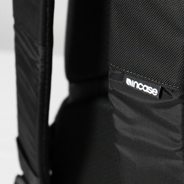 インケース Incase バックパック ICON Lite Pack アイコン ライト デイパック リュックサック メンズ 22L ブラック INCO100279-BLK / 37171010 | ブランド [正規取扱店]