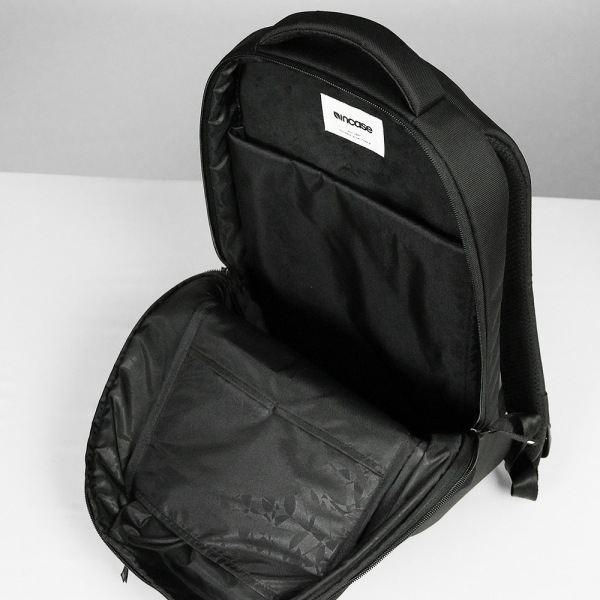 インケース Incase バックパック ICON Lite Pack アイコン ライト デイパック リュックサック メンズ 22L ブラック INCO100279-BLK / 37171010 | ブランド [正規取扱店]
