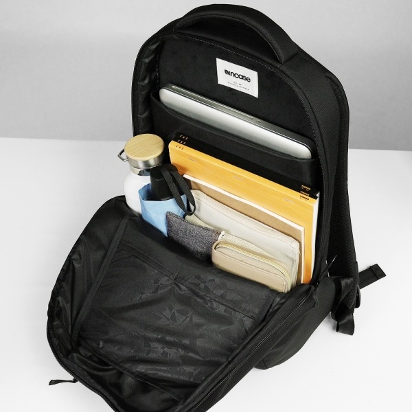 インケース Incase バックパック ICON Lite Pack アイコン ライト デイパック リュックサック メンズ 22L ブラック INCO100279-BLK / 37171010 | ブランド [正規取扱店]