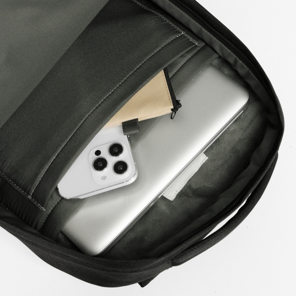 インケース Incase バックパック Crosstown Compact Backpack クロスタウン コンパクト デイパック リュックサック メンズ 22L ブラック INCO400801-BLK / 137243053005 | ブランド [正規取扱店]