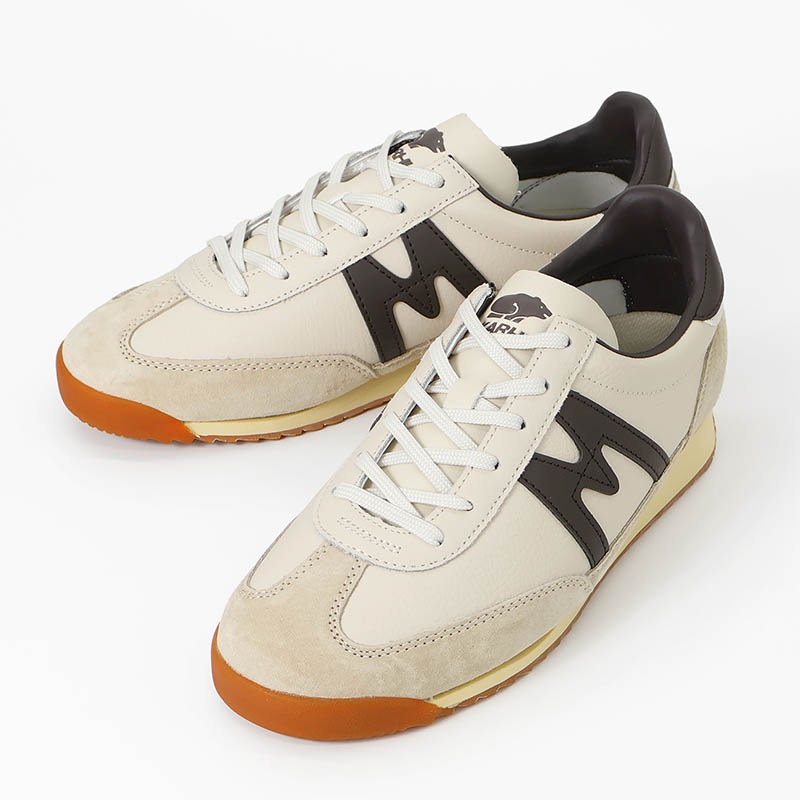 カルフ KARHU スニーカー メンズ レディース メスタリ MESTARI 76 靴 スエード エアクッション カジュアル スポーティー 軽量 ロゴ 2026年秋冬 新作 グラベル KH805109 Gravel/Chocolate Torte | ブランド [正規取扱店]