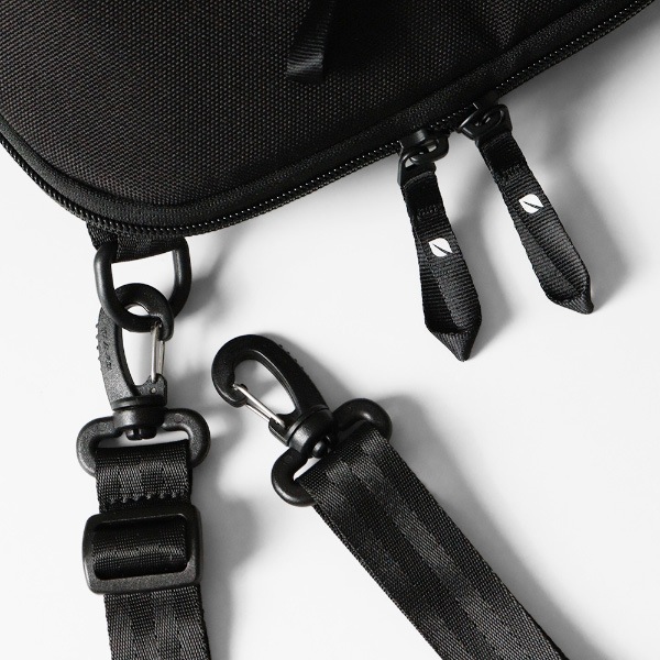 インケース Incase ショルダーバッグ A.R.C.Crossbody Bag エーアールシー クロスボディバッグ 縦型 ショルダー メンズ レディース 斜め掛け 4L ブラック INCO400719‐BLK / 137243053003 | ブランド [正規取扱店]