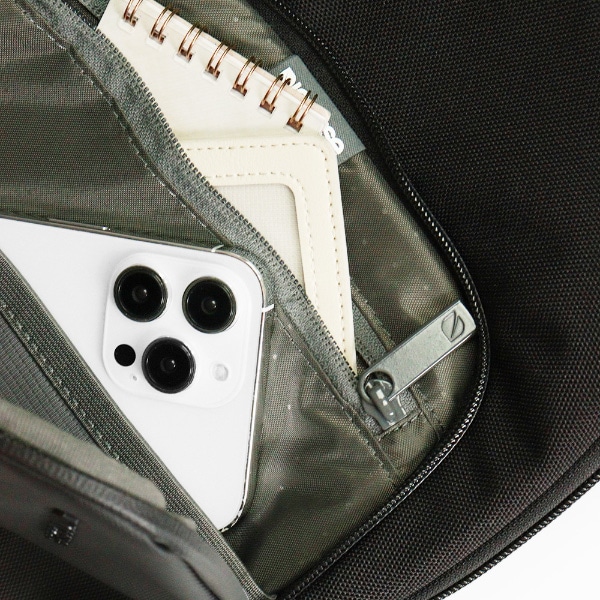インケース Incase ショルダーバッグ A.R.C.Crossbody Bag エーアールシー クロスボディバッグ 縦型 ショルダー メンズ レディース 斜め掛け 4L ブラック INCO400719‐BLK / 137243053003 | ブランド [正規取扱店]