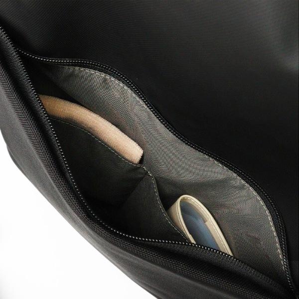 インケース Incase ショルダーバッグ A.R.C. Tech Tote エーアール