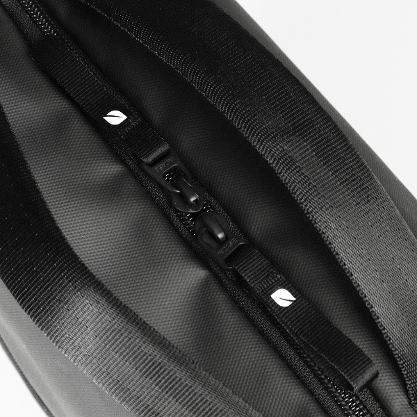 インケース Incase ショルダーバッグ A.R.C. Tech Tote エーアール