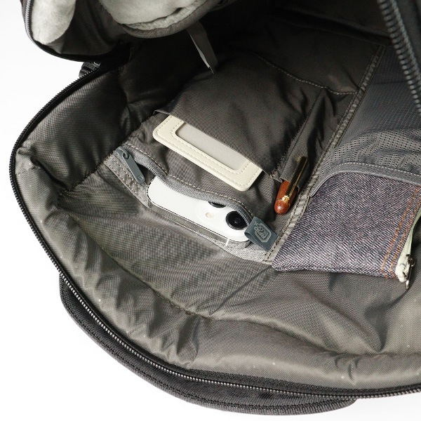 インケース Incase ショルダーバッグ A.R.C. Tech Tote エーアール