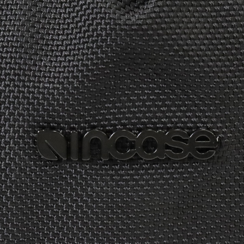 インケース Incase ショルダーバッグ Tracks Small Shoulder Pouch トラックス スモール ショルダー ポーチ メンズ レディース 斜め掛け 2L ブラック INCO250011-BLK / 137253053001 | ブランド [正規取扱店]
