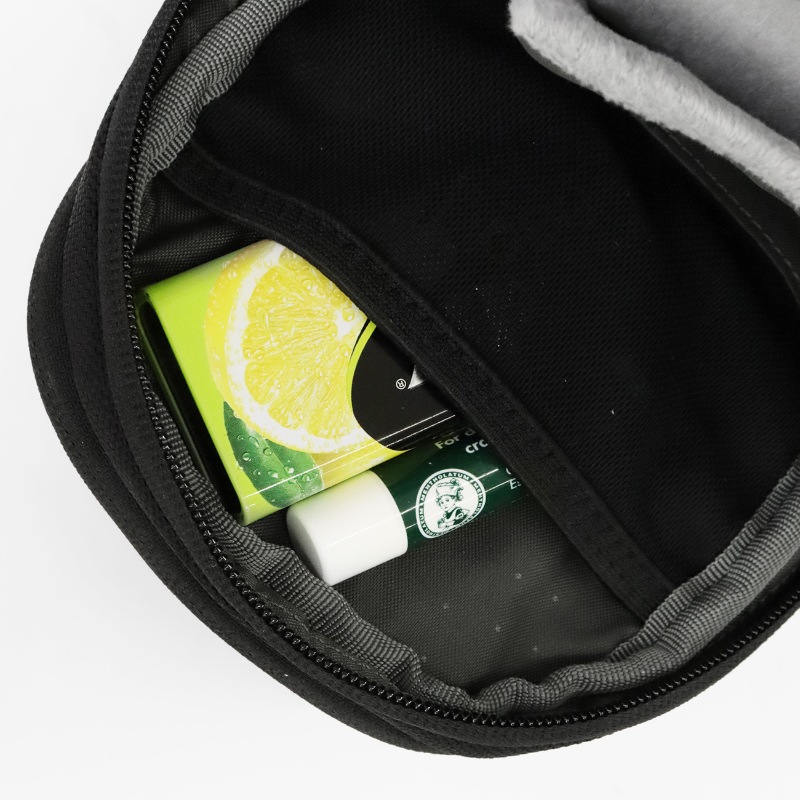インケース Incase ショルダーバッグ Tracks Small Shoulder Pouch トラックス スモール ショルダー ポーチ メンズ レディース 斜め掛け 2L ブラック INCO250011-BLK / 137253053001 | ブランド [正規取扱店]