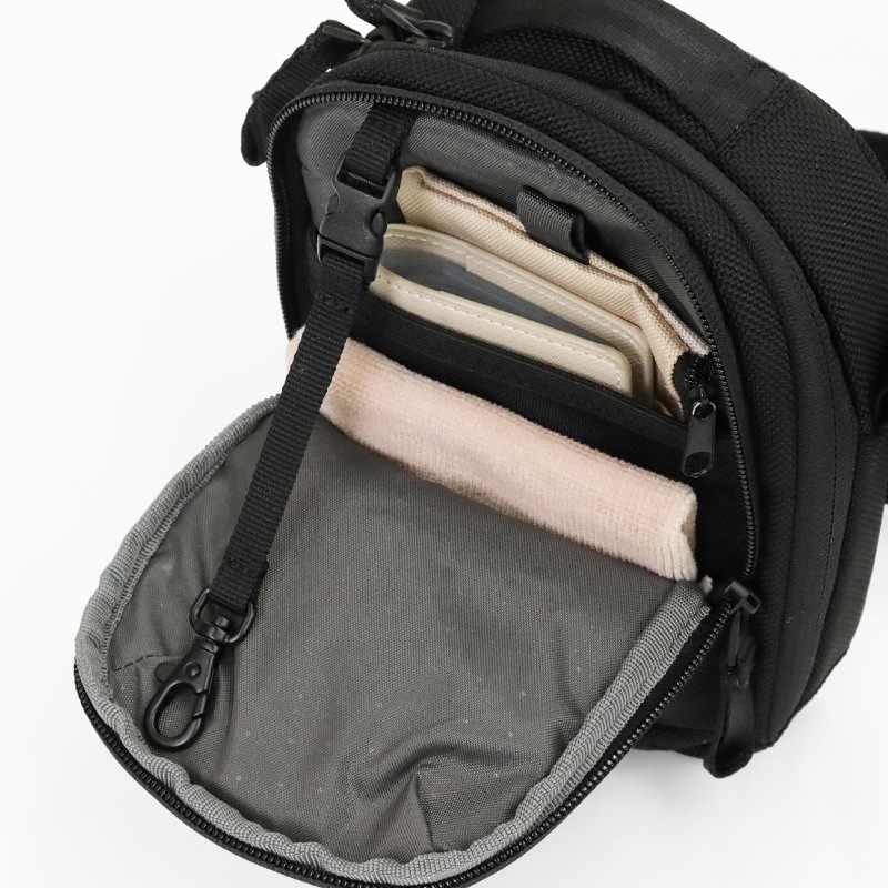 インケース Incase ショルダーバッグ Tracks Small Shoulder Pouch トラックス スモール ショルダー ポーチ メンズ レディース 斜め掛け 2L ブラック INCO250011-BLK / 137253053001 | ブランド [正規取扱店]