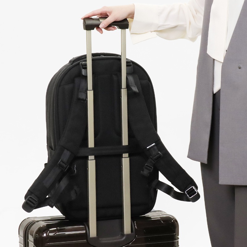 インケース Incase バックパック Tracks Backpack トラックス デイパック リュック キャリーオン対応 メンズ レディース 25L ブラック INBP100752-BLK / 137242053003 | ブランド [正規取扱店]