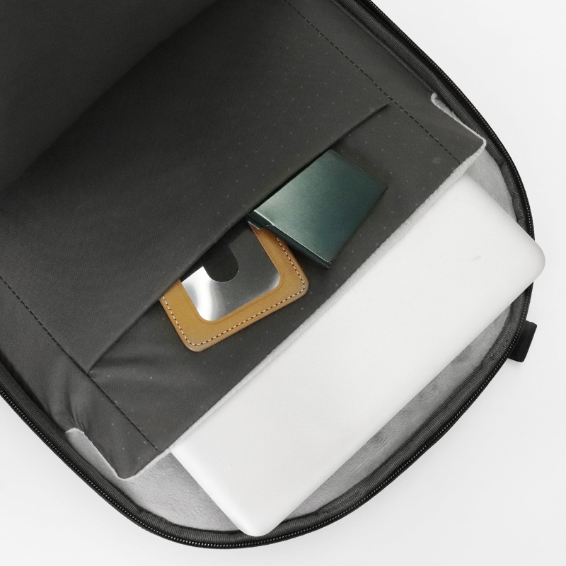 インケース Incase バックパック Tracks Backpack トラックス デイパック リュック キャリーオン対応 メンズ レディース 25L ブラック INBP100752-BLK / 137242053003 | ブランド [正規取扱店]