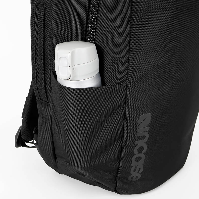 インケース Incase バックパック Grid Backpack グリッド デイパック リュック キャリーオン対応 メンズ レディース 23L ビジネス 軽量 撥水 ブラック INCO500101-BLK / 137265053001 | ブランド [正規取扱店]