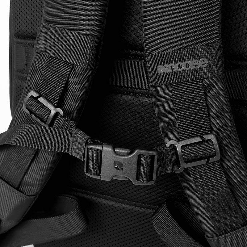 インケース Incase バックパック Grid Backpack グリッド デイパック リュック キャリーオン対応 メンズ レディース 23L ビジネス 軽量 撥水 ブラック INCO500101-BLK / 137265053001 | ブランド [正規取扱店]