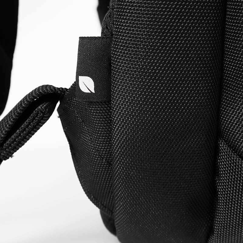 インケース Incase バックパック Grid Backpack グリッド デイパック リュック キャリーオン対応 メンズ レディース 23L ビジネス 軽量 撥水 ブラック INCO500101-BLK / 137265053001 | ブランド [正規取扱店]