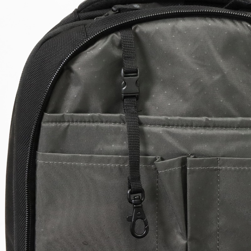 インケース Incase バックパック Tracks Backpack トラックス デイパック リュック キャリーオン対応 メンズ レディース 18L ブラック INBP100751-BLK / 137242053002 | ブランド [正規取扱店]