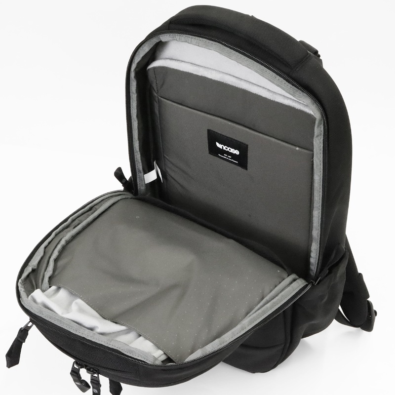 インケース Incase バックパック Tracks Backpack トラックス デイパック リュック キャリーオン対応 メンズ レディース 18L ブラック INBP100751-BLK / 137242053002 | ブランド [正規取扱店]