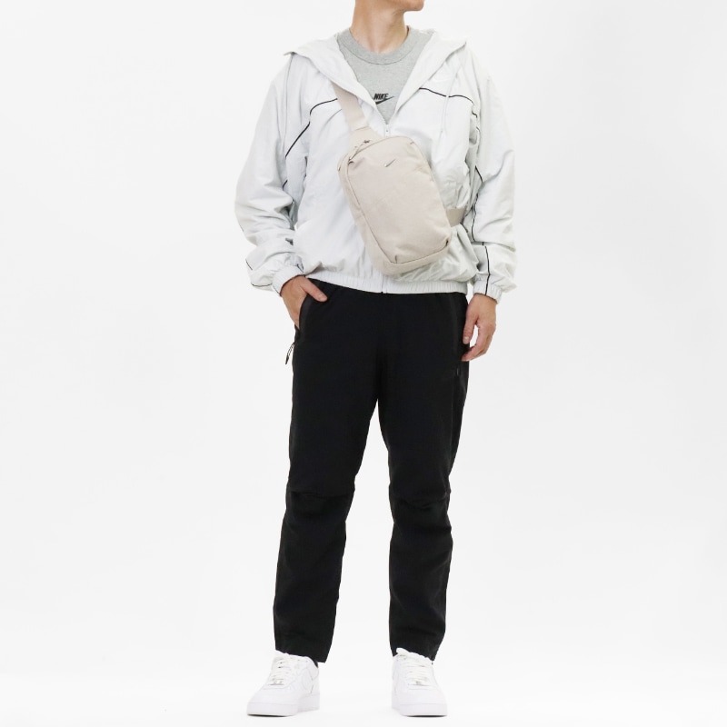 ナイキ NIKE ボディバッグ オーラ Aura クロスボディバッグ メンズ レディース ショルダーバッグ 斜め掛け 5L スポーツ アウトドア 旅行 軽量 ロゴ 2026年秋 新作 クリーム HF7038-236 | ブランド [正規取扱店]