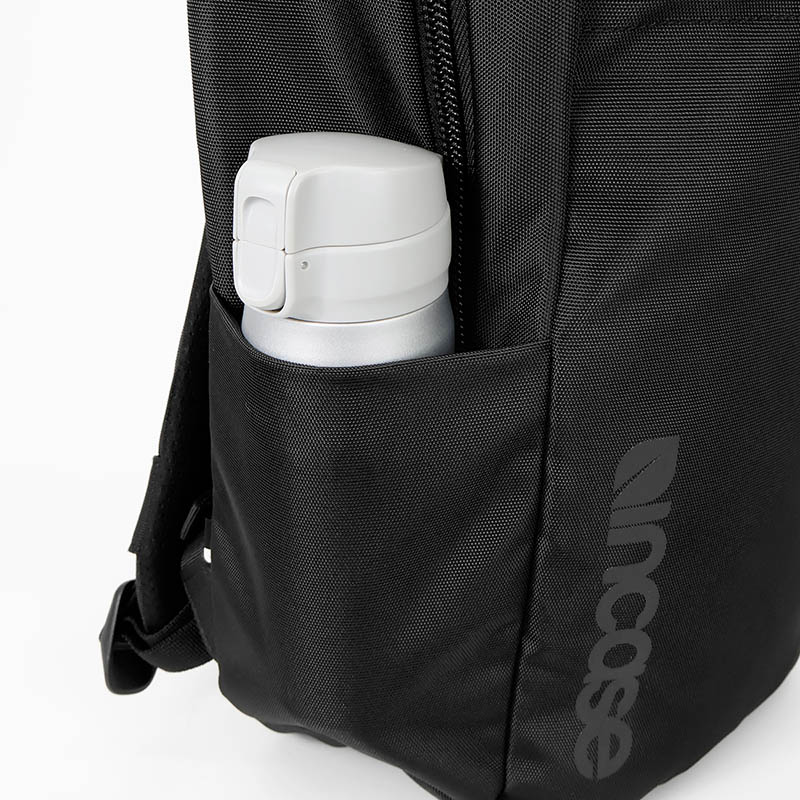 インケース Incase バックパック Grid Backpack グリッド デイパック リュック キャリーオン対応 メンズ レディース 18L ビジネス 軽量 撥水 ブラック INCO500102-BLK / 137265053003 | ブランド [正規取扱店]