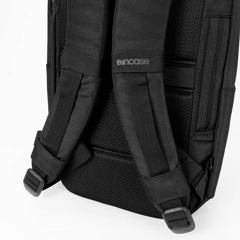 インケース Incase バックパック Grid Backpack グリッド デイパック リュック キャリーオン対応 メンズ レディース 18L ビジネス 軽量 撥水 ブラック INCO500102-BLK / 137265053003 | ブランド [正規取扱店]