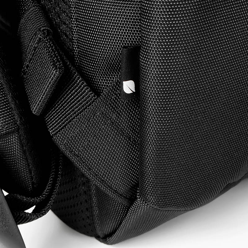 インケース Incase バックパック Grid Backpack グリッド デイパック リュック キャリーオン対応 メンズ レディース 18L ビジネス 軽量 撥水 ブラック INCO500102-BLK / 137265053003 | ブランド [正規取扱店]