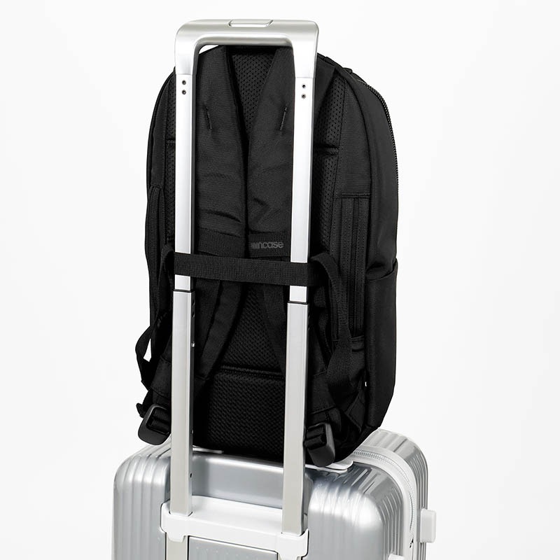 インケース Incase バックパック Grid Backpack グリッド デイパック リュック キャリーオン対応 メンズ レディース 18L ビジネス 軽量 撥水 ブラック INCO500102-BLK / 137265053003 | ブランド [正規取扱店]