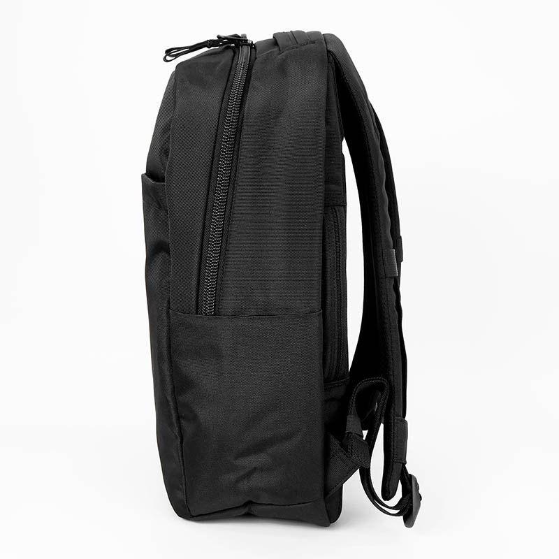 インケース Incase バックパック Grid Backpack グリッド デイパック リュック キャリーオン対応 メンズ レディース 18L ビジネス 軽量 撥水 ブラック INCO500102-BLK / 137265053003 | ブランド [正規取扱店]