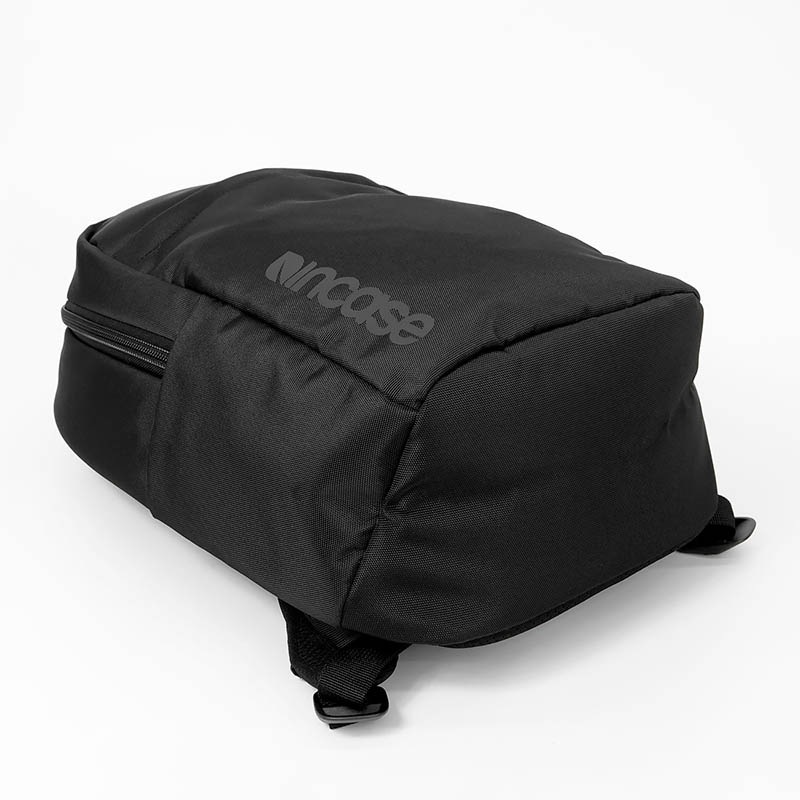 インケース Incase バックパック Grid Backpack グリッド デイパック リュック キャリーオン対応 メンズ レディース 18L ビジネス 軽量 撥水 ブラック INCO500102-BLK / 137265053003 | ブランド [正規取扱店]
