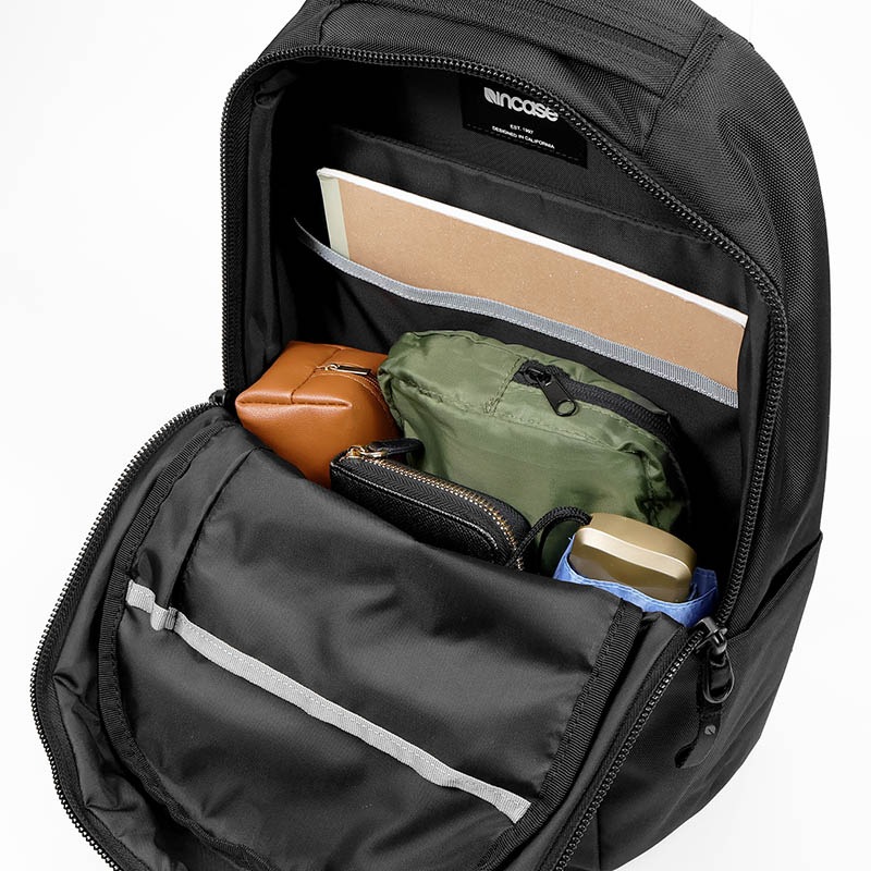 インケース Incase バックパック Grid Backpack グリッド デイパック リュック キャリーオン対応 メンズ レディース 18L ビジネス 軽量 撥水 ブラック INCO500102-BLK / 137265053003 | ブランド [正規取扱店]