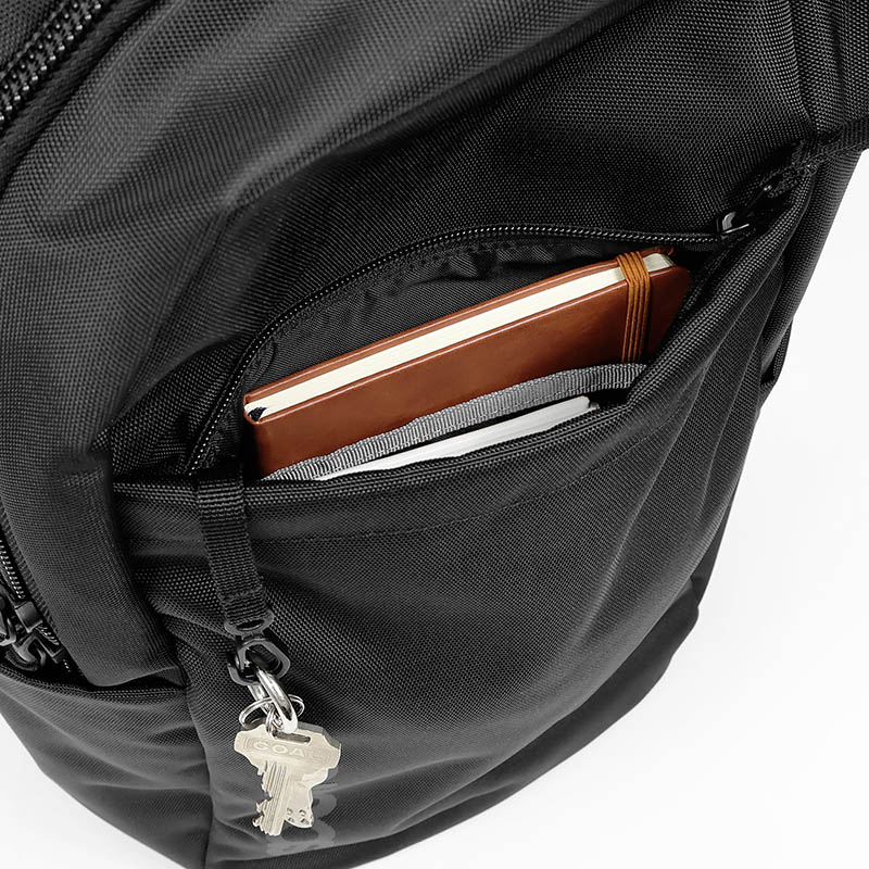 インケース Incase バックパック Grid Backpack グリッド デイパック リュック キャリーオン対応 メンズ レディース 18L ビジネス 軽量 撥水 ブラック INCO500102-BLK / 137265053003 | ブランド [正規取扱店]